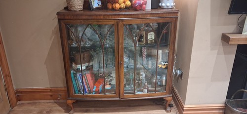 Lovely ornate drinks cabinet - lovely,
