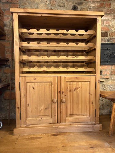 Traditional waxed pine - pine, wine
